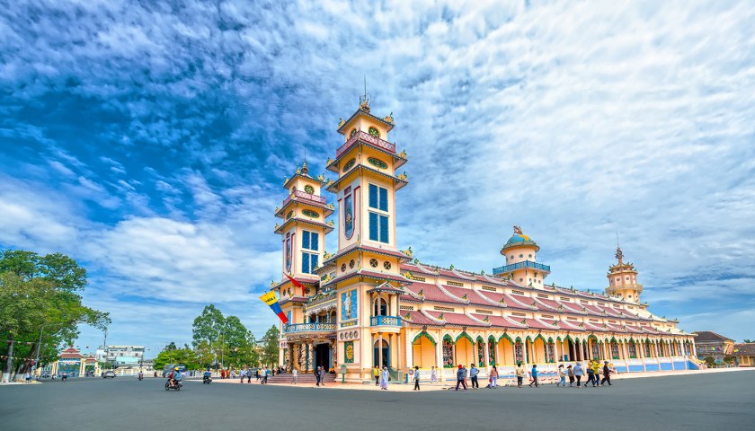 Hanoi - Sapa - Halong - Hue - Hoi An - Ho Chi Minh City - Tay Ninh - Cu Chi - Can Tho