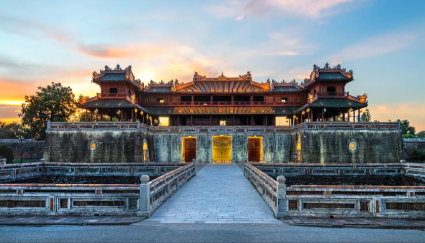 Saigon (Ho Chi Minh City) - Mekong Delta - Danang - Hoi An - Hue - Hanoi - Sapa - Halong Bay